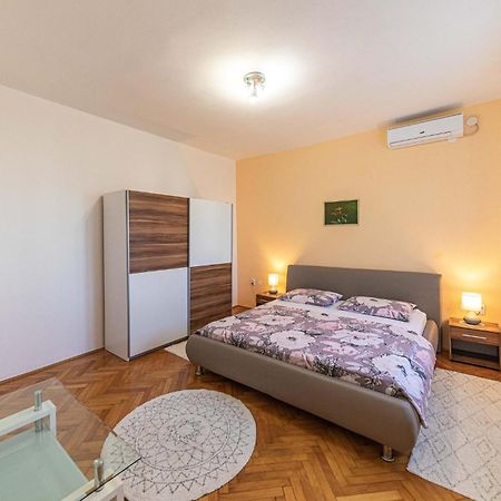 Kaštela Lovely Apartment In Kastel Kambelovac With Wifi מראה חיצוני תמונה